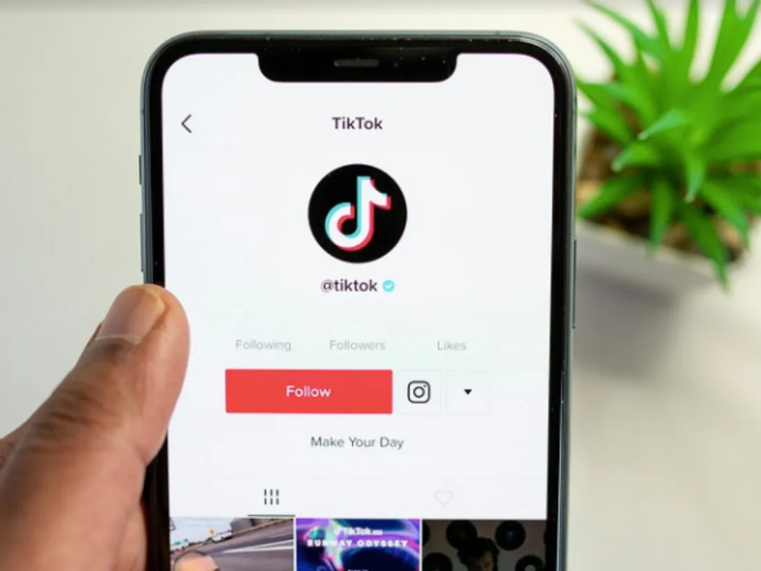 Une jeune maman se sert de Tik Tok pour vendre des photos de son bébé